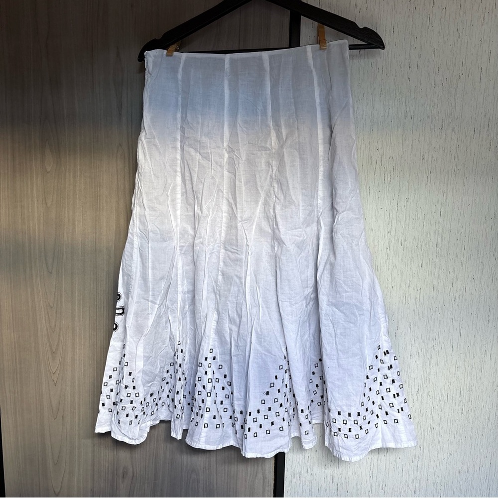 Allison Taylor 100% Cotton white black floral skirt fit and flare long tailored